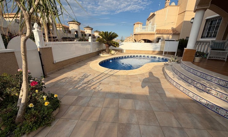 Wederverkoop - Villa - Orihuela Costa - Villamartín-Las Filipinas