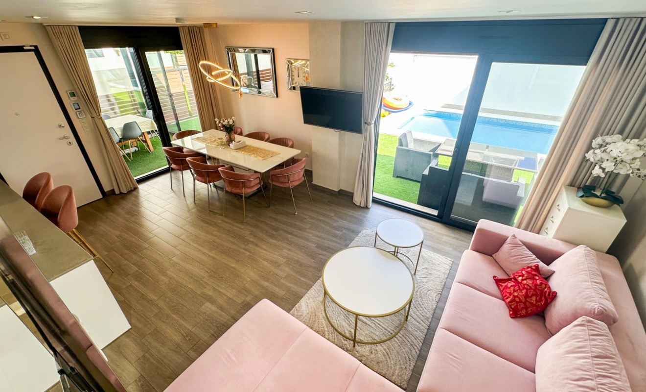 Wederverkoop - Villa - Torrevieja - Nueva Torrevieja - Aguas Nuevas