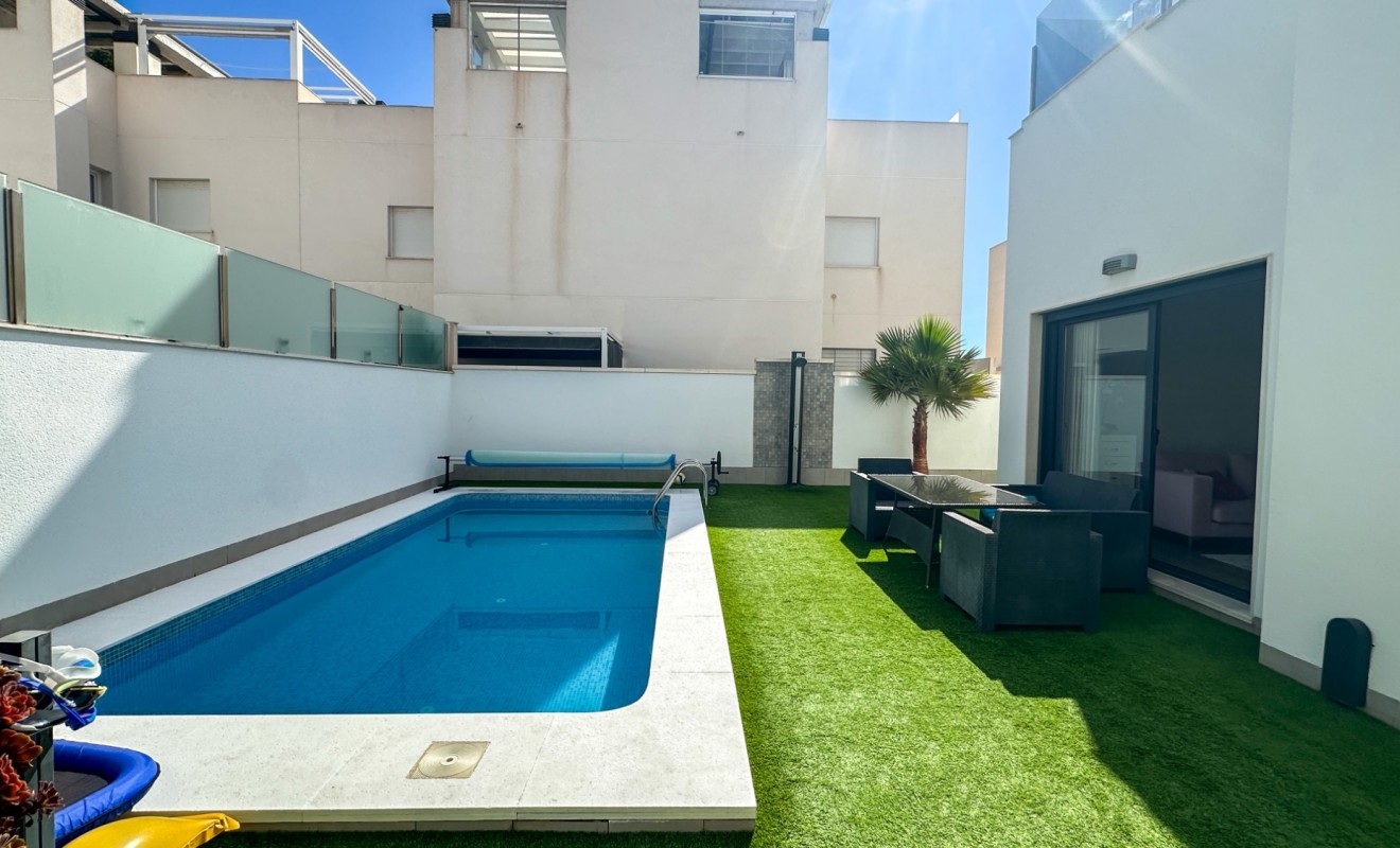 Wederverkoop - Villa - Torrevieja - Nueva Torrevieja - Aguas Nuevas