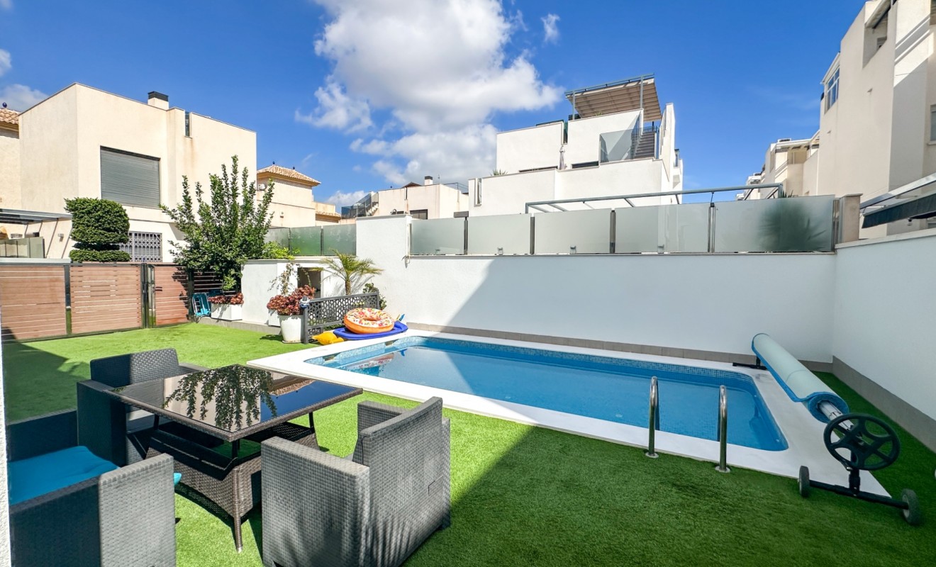 Wederverkoop - Villa - Torrevieja - Nueva Torrevieja - Aguas Nuevas