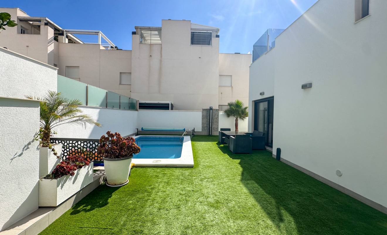 Wederverkoop - Villa - Torrevieja - Nueva Torrevieja - Aguas Nuevas
