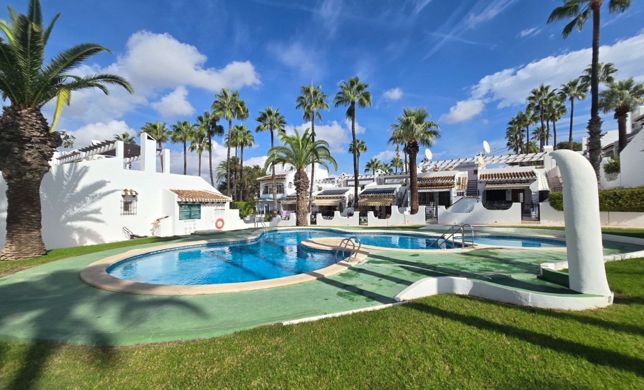 Wederverkoop - Townhouse * - Villamartin * - Los Dolses *