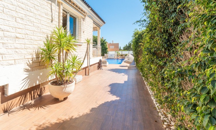 Sale - Villa - Torrevieja - Torre la mata