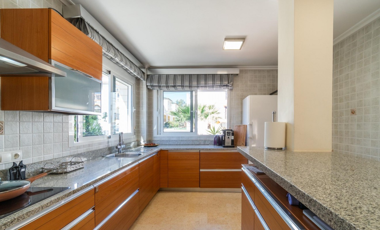 Sale - Villa - Torrevieja - Torre la mata