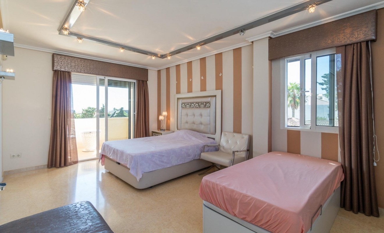 Sale - Villa - Torrevieja - Torre la mata