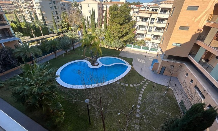 Sale - Apartment / flat - Albir - center