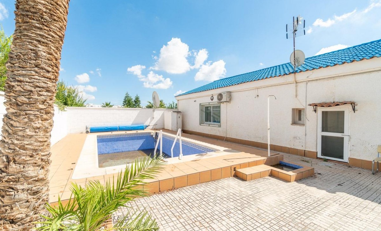 Sale - House - Torre - Pacheco - Roldán
