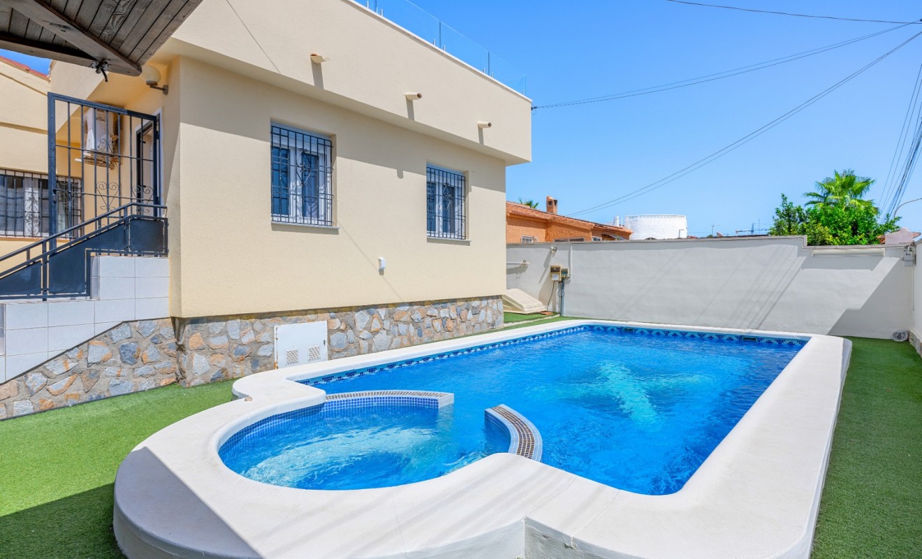 Sale - Detached villa - Ciudad Quesada - Center