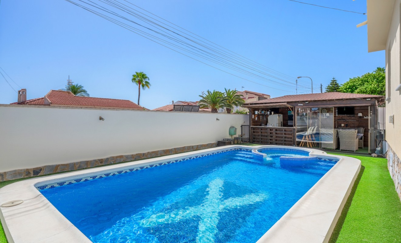 Sale - Detached villa - Ciudad Quesada - Center