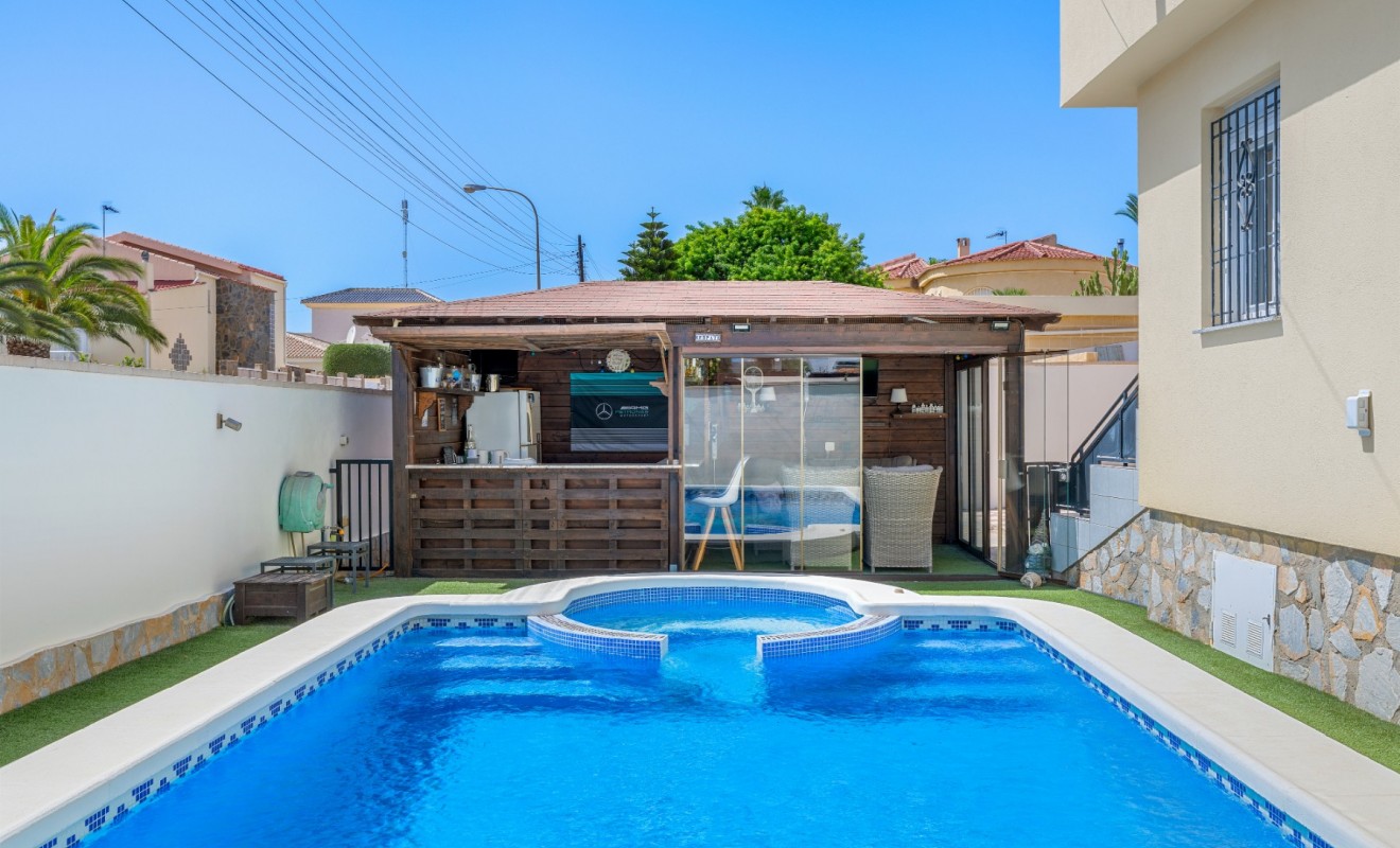 Sale - Detached villa - Ciudad Quesada - Center