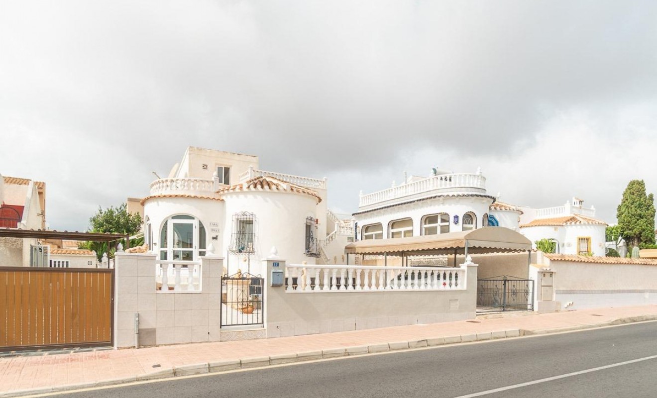 Sale - Villa - Orihuela Costa - La Florida