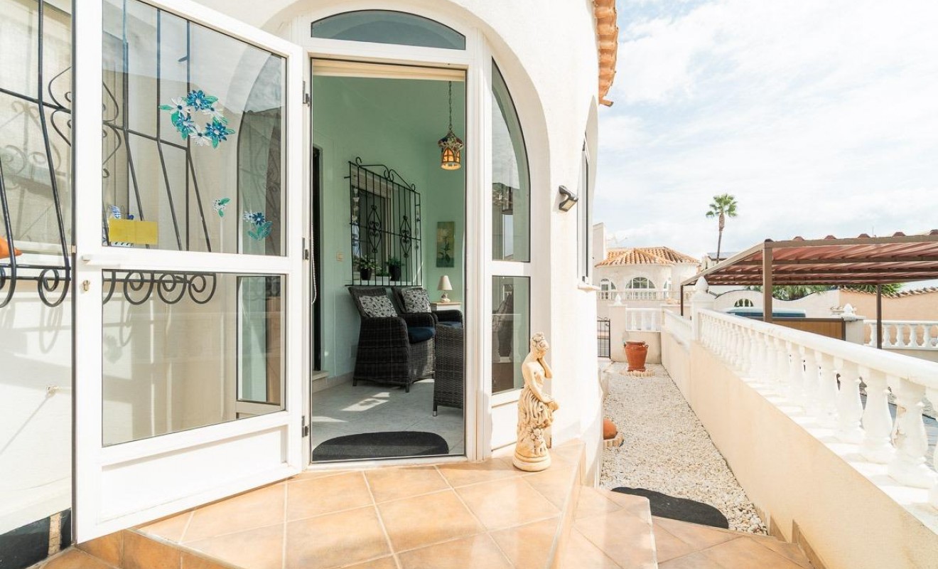 Sale - Villa - Orihuela Costa - La Florida