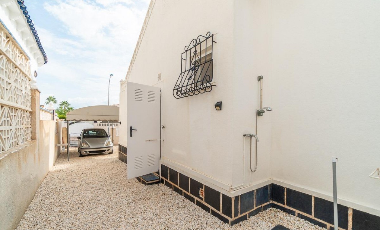 Sale - Villa - Orihuela Costa - La Florida