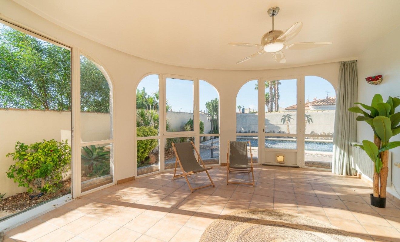 Sale - Villa - Orihuela Costa - Playa Flamenca