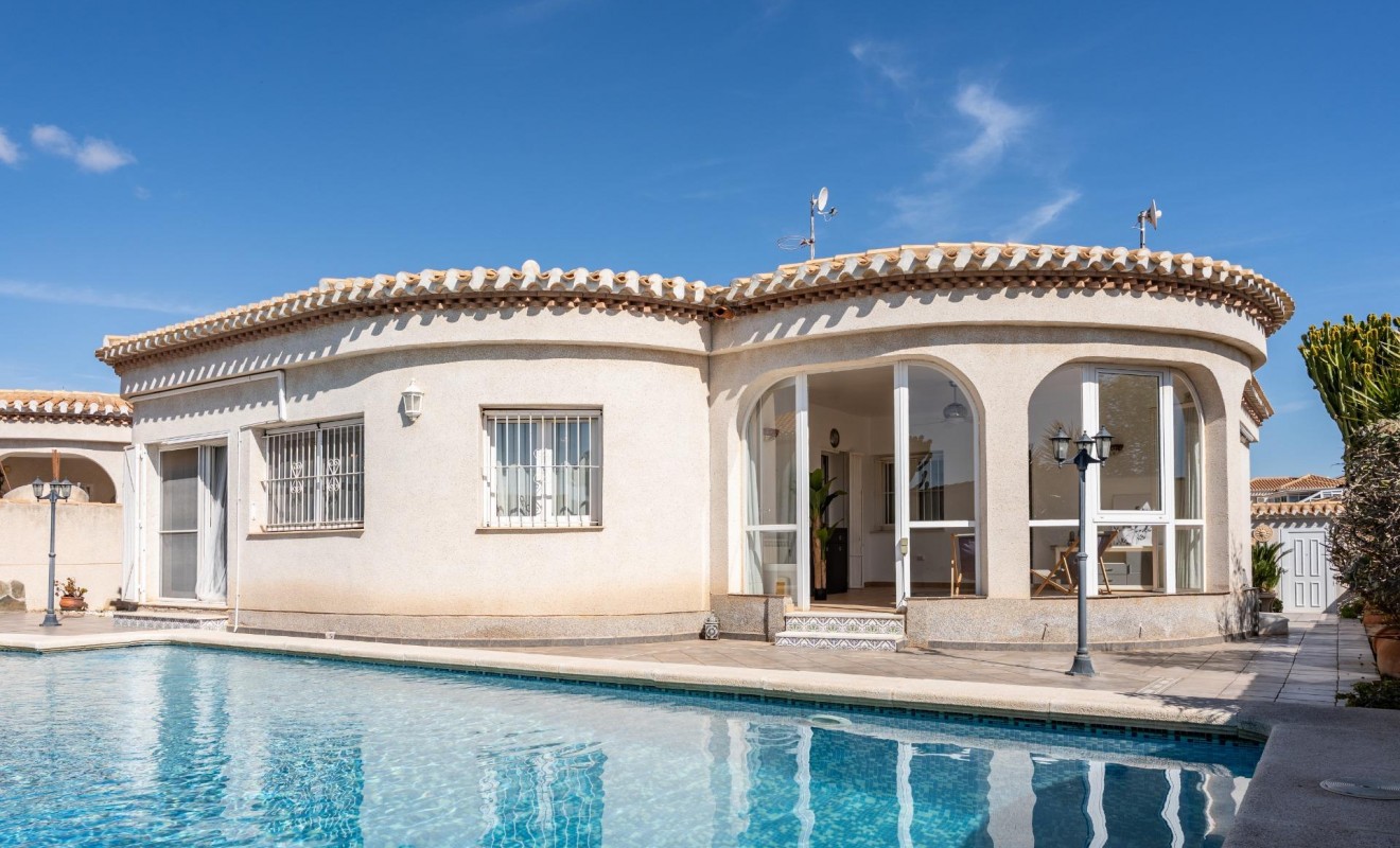 Sale - Villa - Orihuela Costa - Playa Flamenca