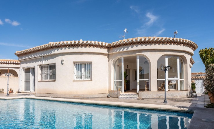Sale - Villa - Orihuela Costa - Playa Flamenca