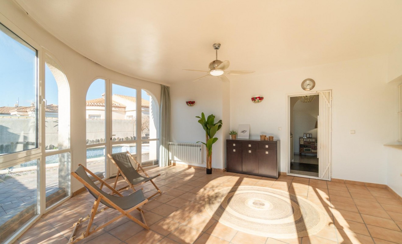 Sale - Villa - Orihuela Costa - Playa Flamenca