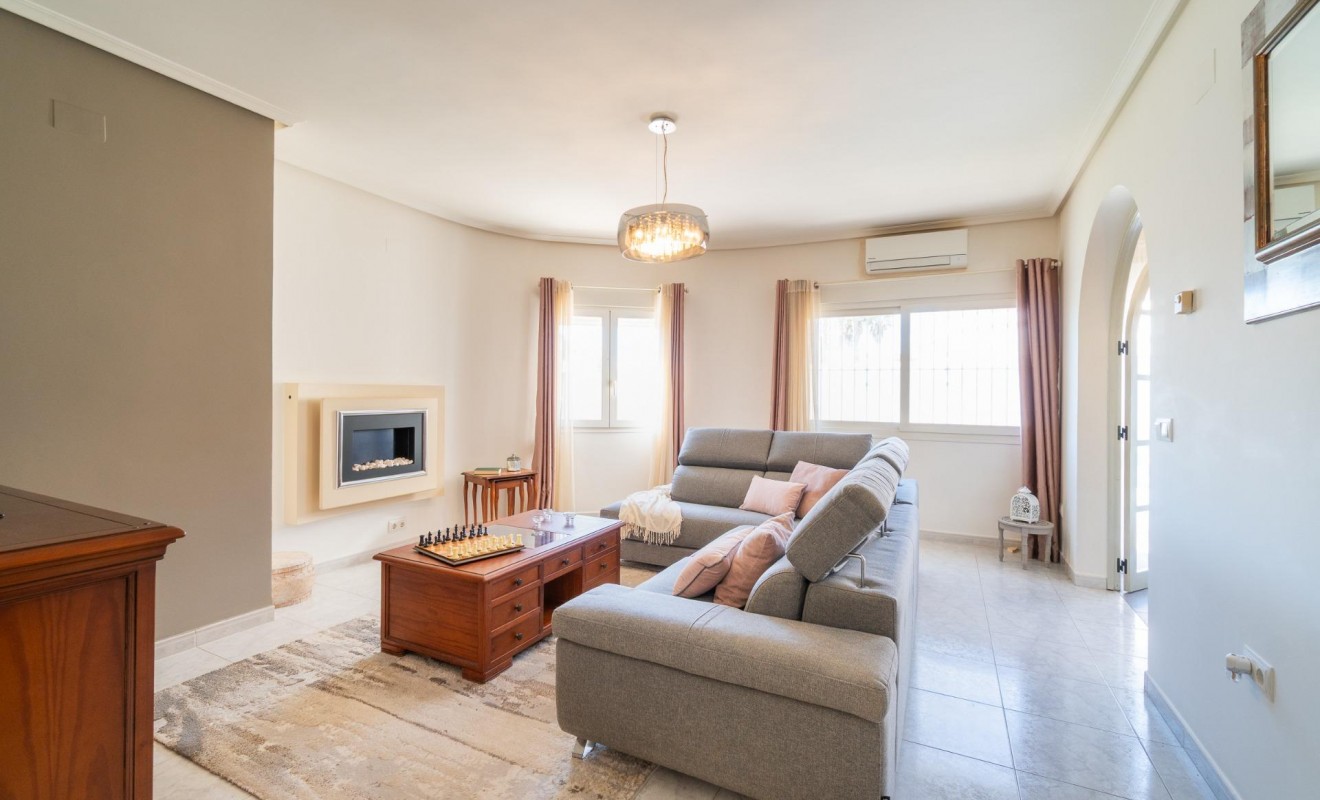 Sale - Villa - Orihuela Costa - Playa Flamenca