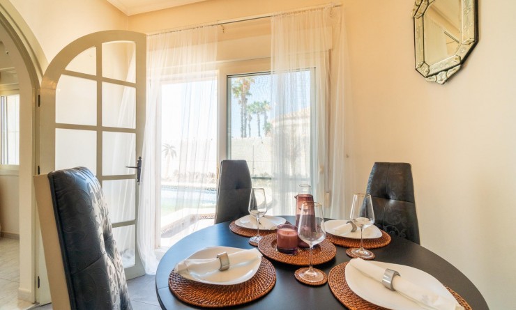 Sale - Villa - Orihuela Costa - Playa Flamenca