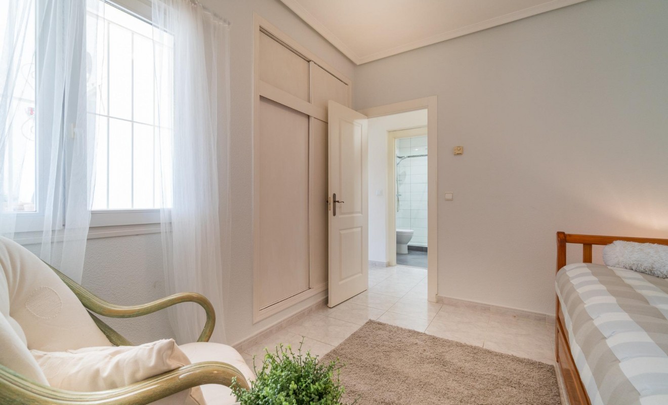 Sale - Villa - Orihuela Costa - Playa Flamenca