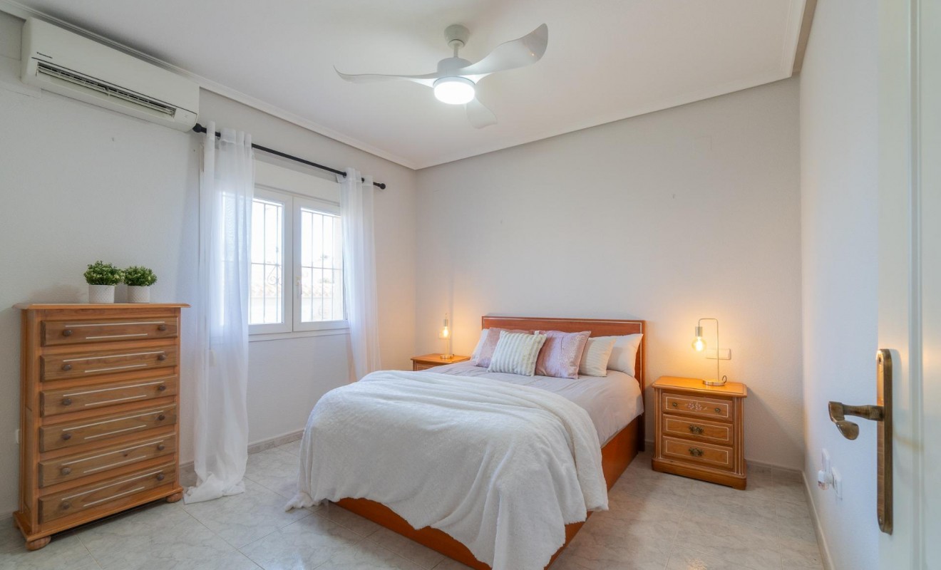 Sale - Villa - Orihuela Costa - Playa Flamenca