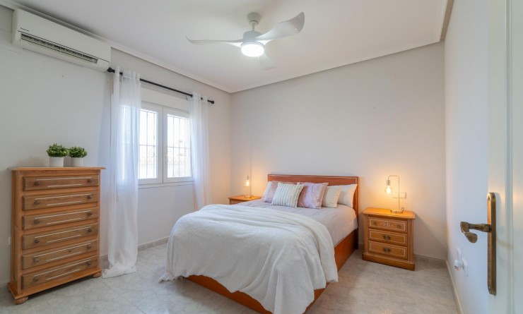 Sale - Villa - Orihuela Costa - Playa Flamenca