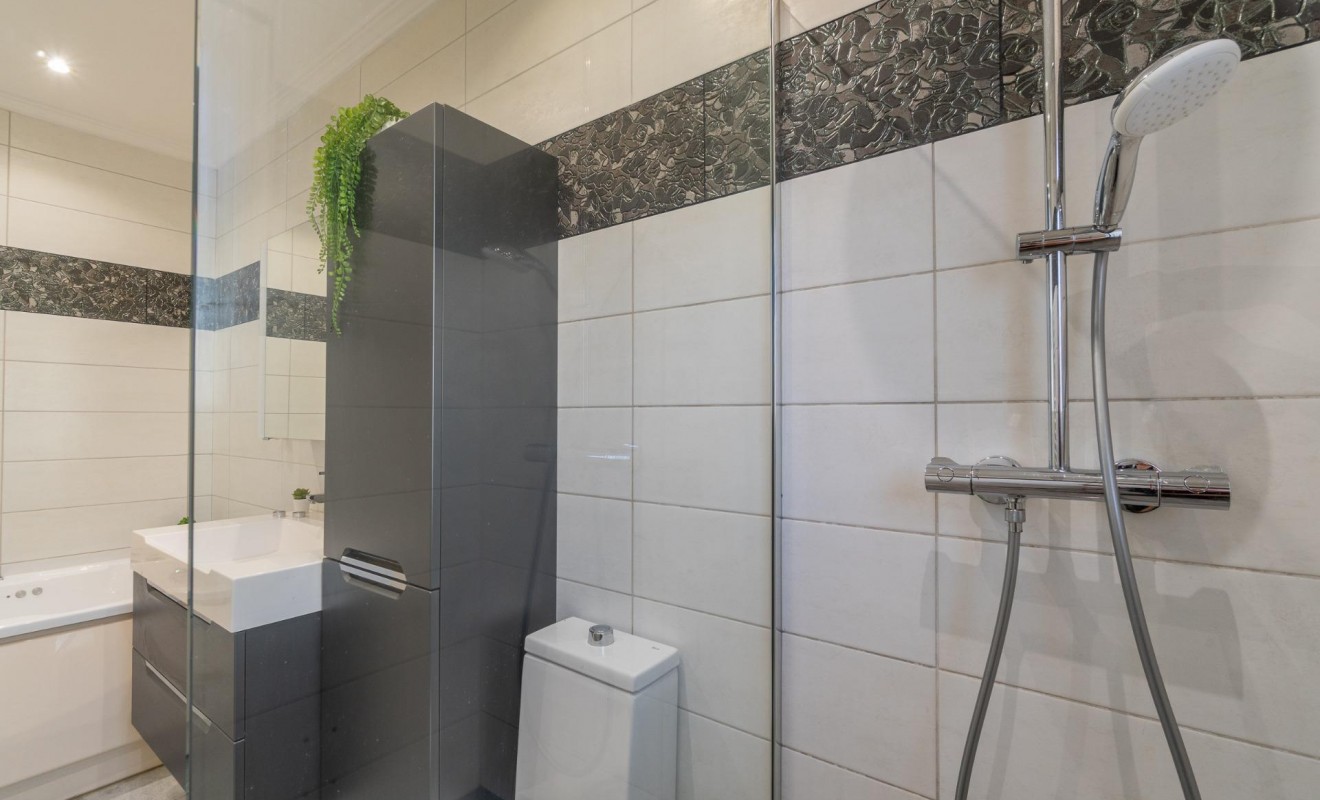 Sale - Villa - Orihuela Costa - Playa Flamenca