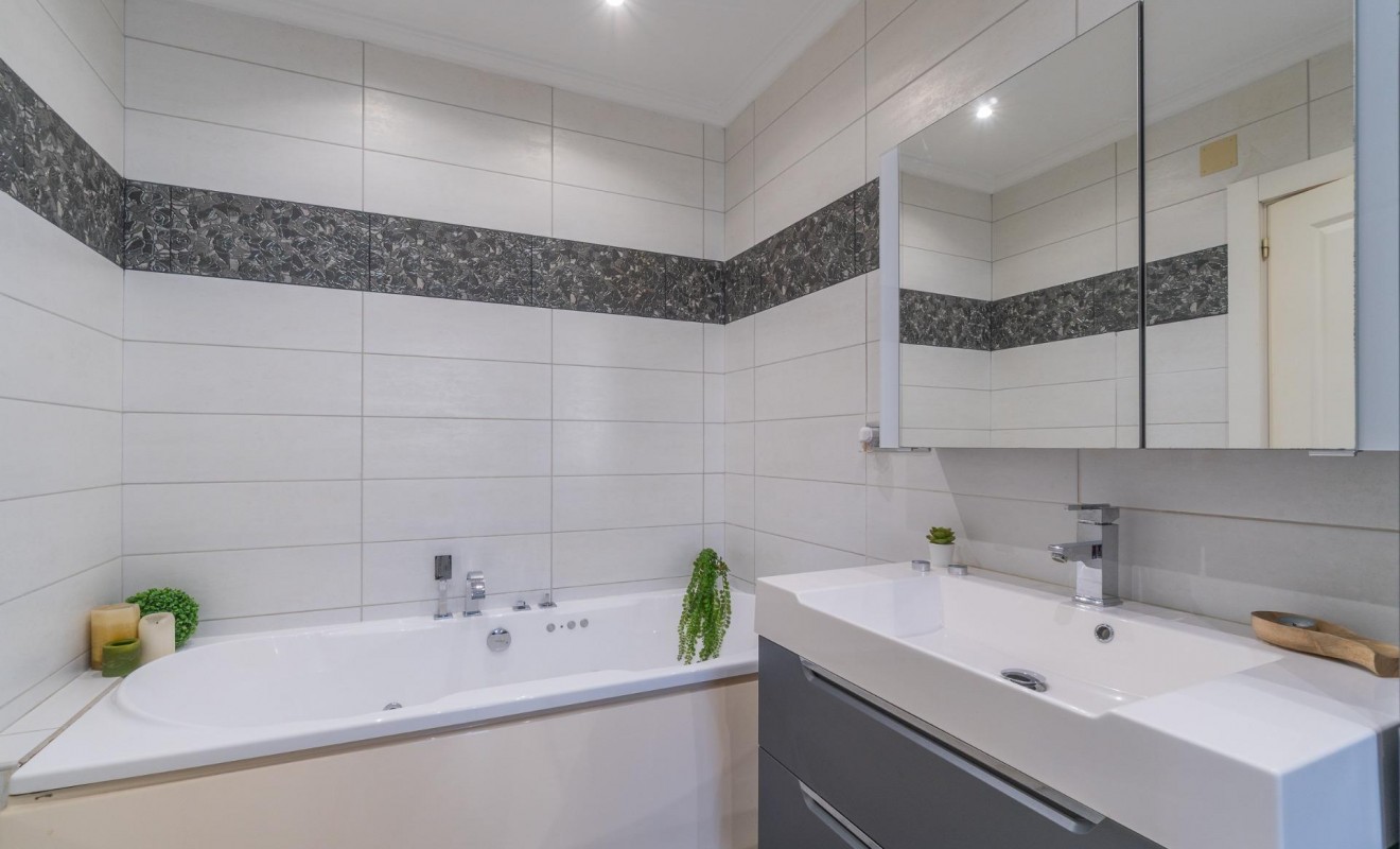 Sale - Villa - Orihuela Costa - Playa Flamenca