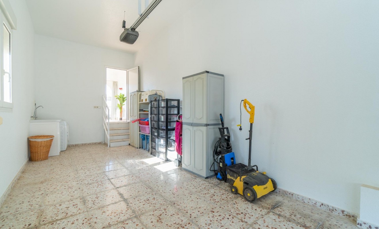 Sale - Villa - Orihuela Costa - Playa Flamenca