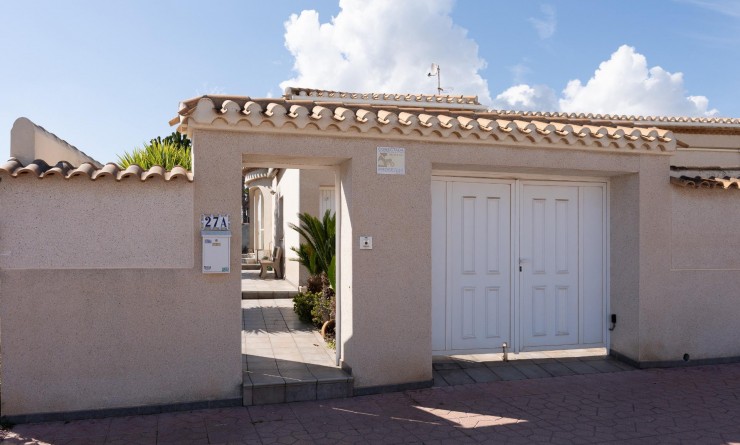 Sale - Villa - Orihuela Costa - Playa Flamenca