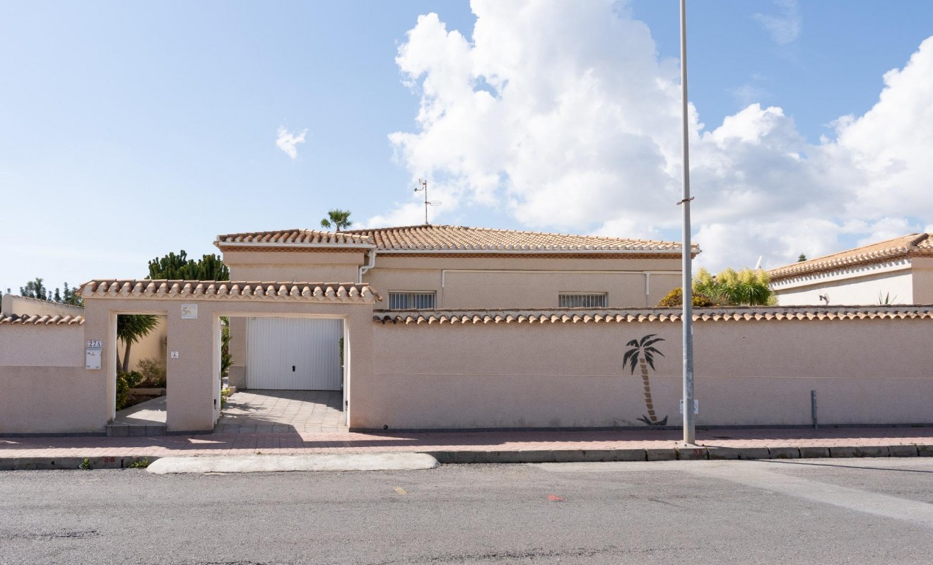 Sale - Villa - Orihuela Costa - Playa Flamenca