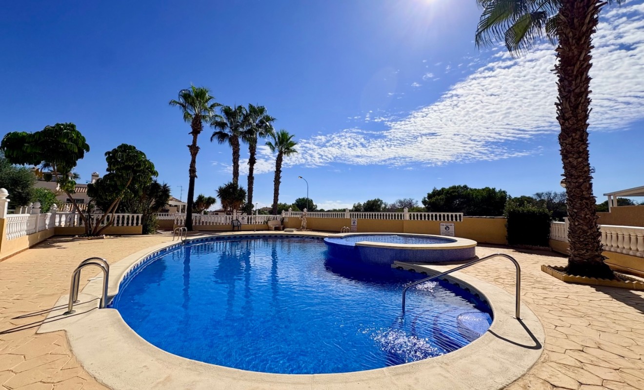 Sale - Adosado - Orihuela Costa - Playa Flamenca