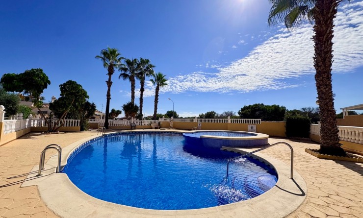 Sale - Adosado - Orihuela Costa - Playa Flamenca