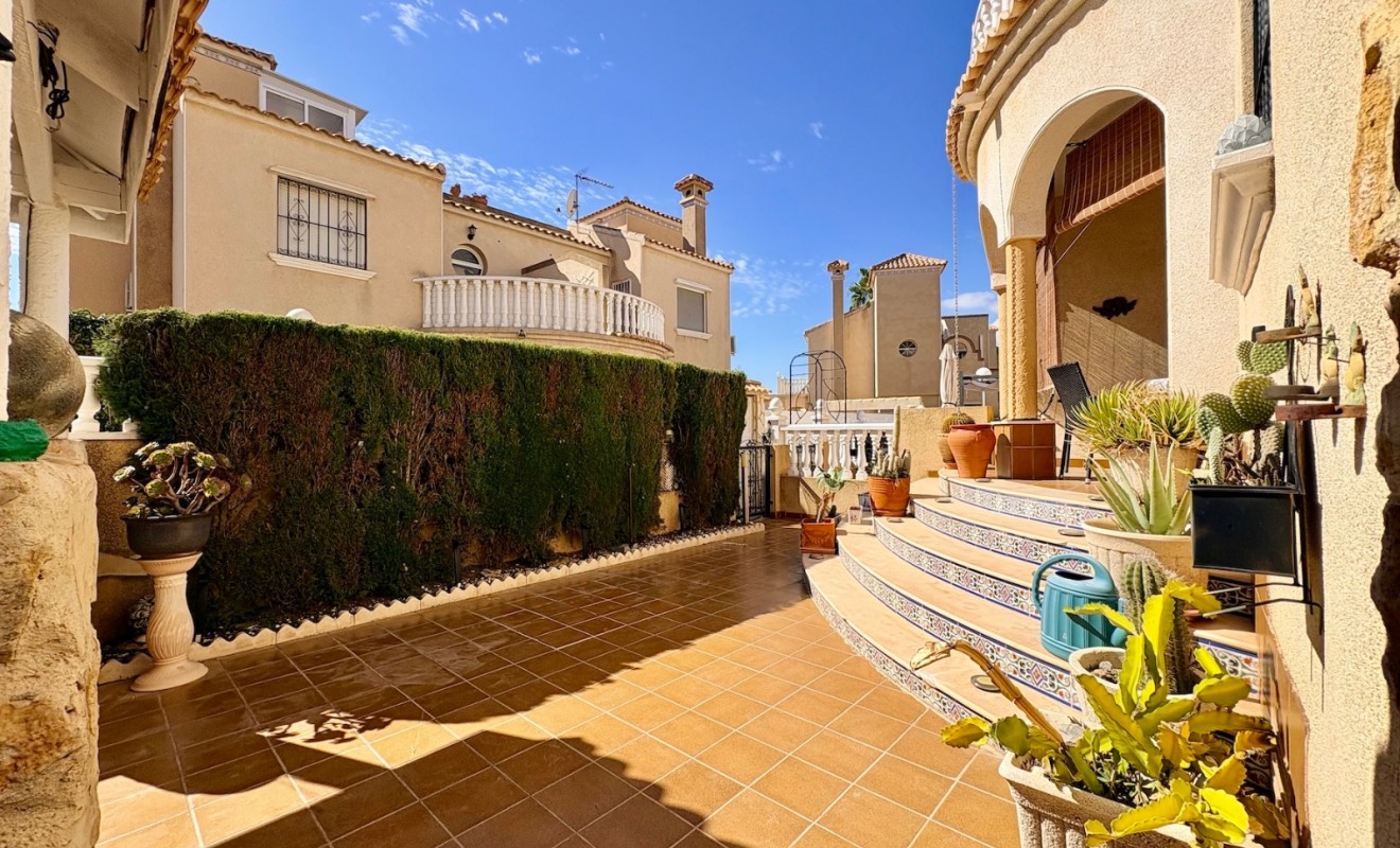 Sale - Adosado - Orihuela Costa - Playa Flamenca