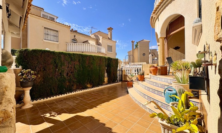 Sale - Adosado - Orihuela Costa - Playa Flamenca