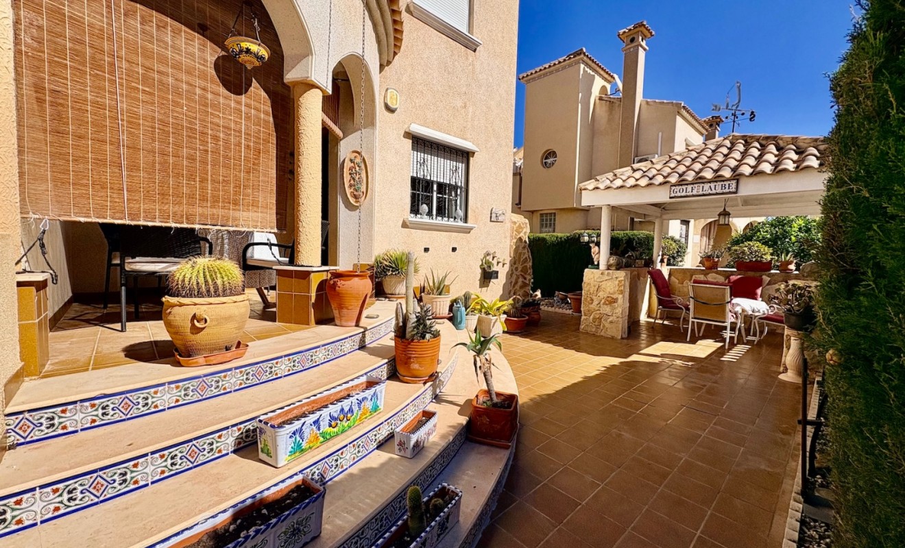 Sale - Adosado - Orihuela Costa - Playa Flamenca