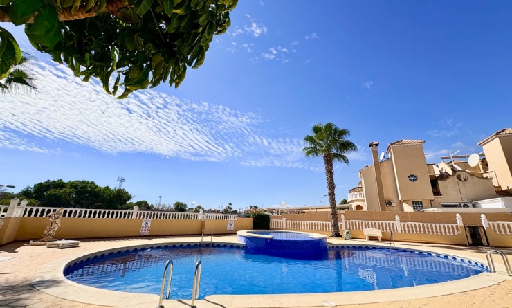 Sale - Adosado - Orihuela Costa - Playa Flamenca