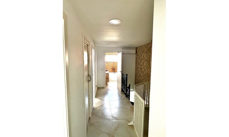 Wederverkoop - Herenhuis - Torrevieja - Los balcones
