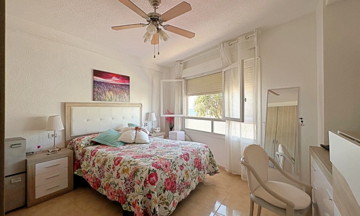 Sale - Apartment / Duplex - Torrevieja - Playa de los Naufragos