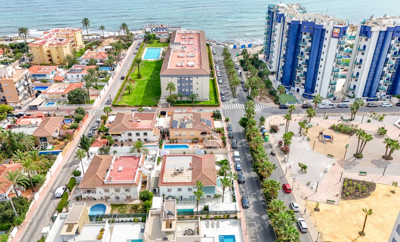Sale - Semi-Detached - Punta Prima