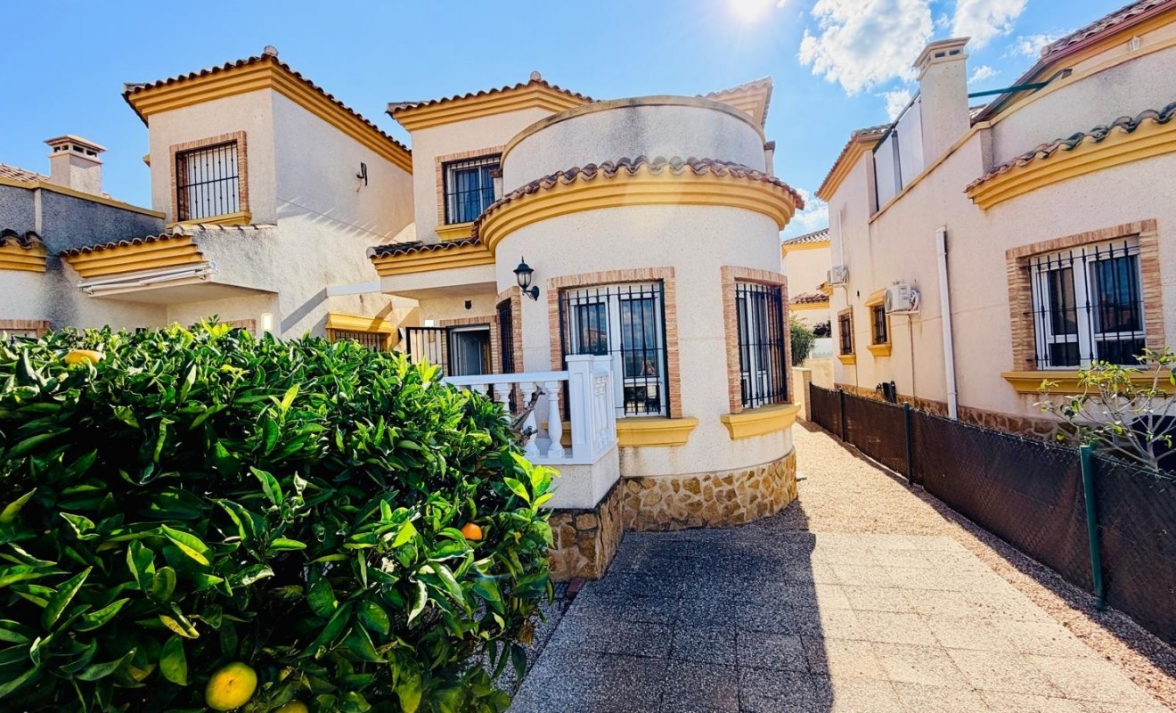 Sale - Detached villa - Los Montesinos - La herrada