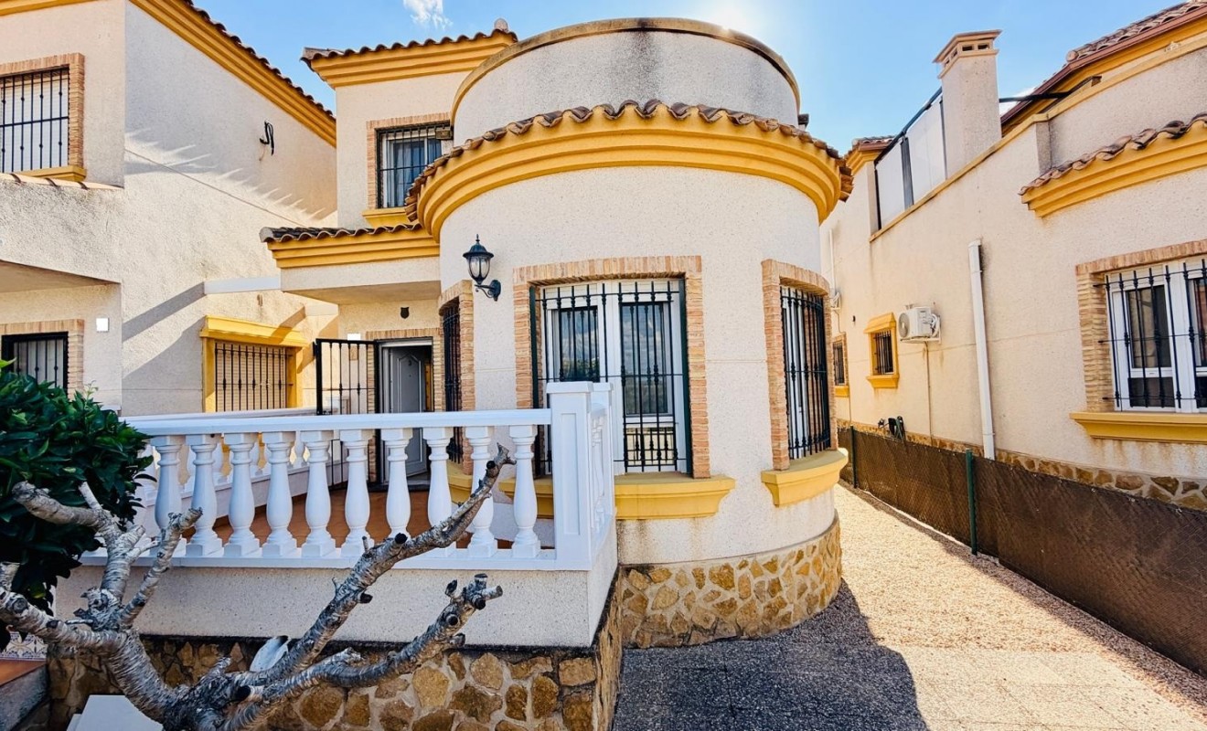 Sale - Detached villa - Los Montesinos - La herrada